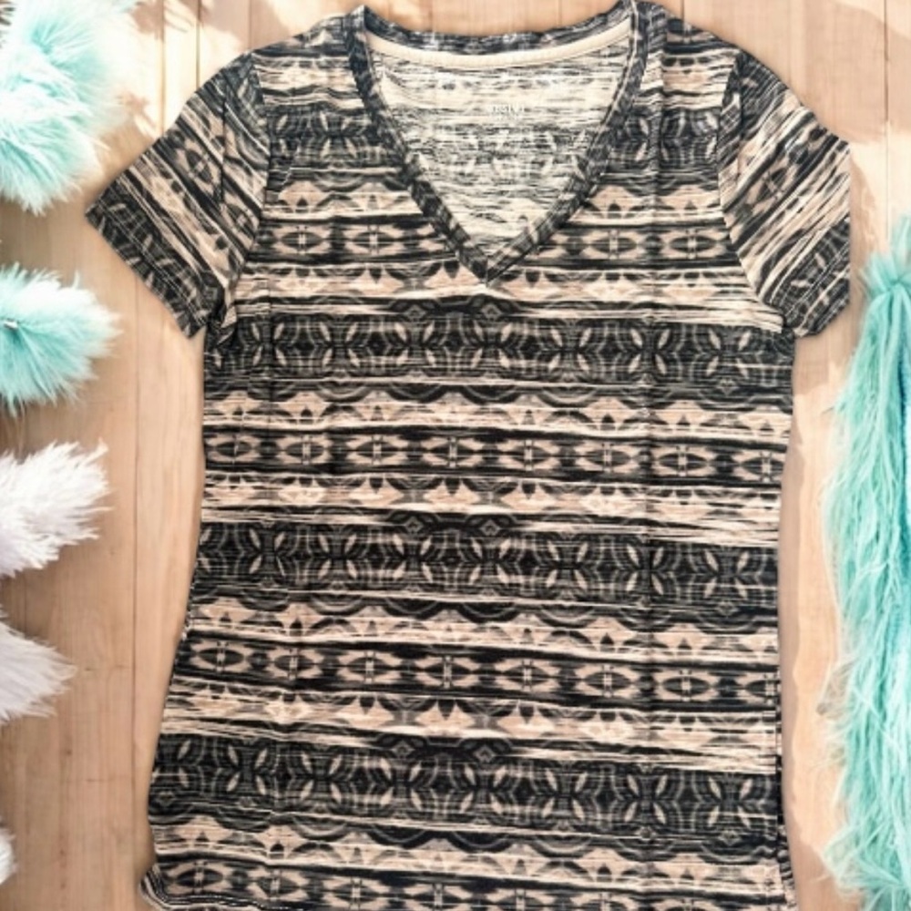 Patterned V-Neck Women's Top - Picture 6 of 6